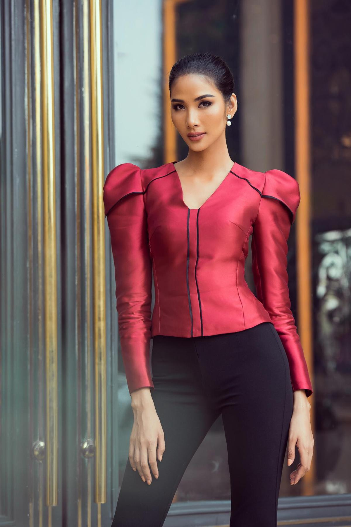 Á hậu Hoàng Thùy đẹp cuốn hút với làn da nâu nóng bỏng, nụ cười rạng rỡ chuẩn Miss Universe Ảnh 6