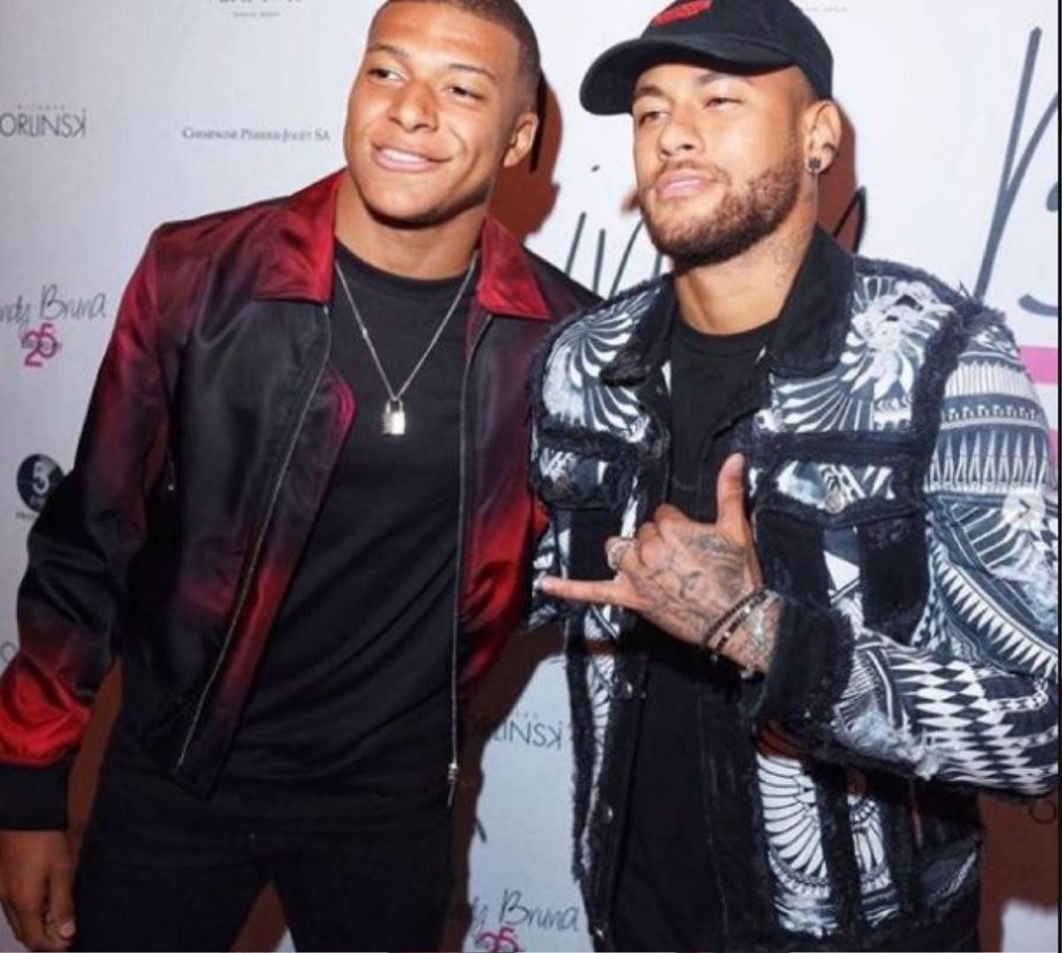 Neymar, Mbappe 'quẩy' tưng bừng với dàn chân dài nóng bỏng Ảnh 4