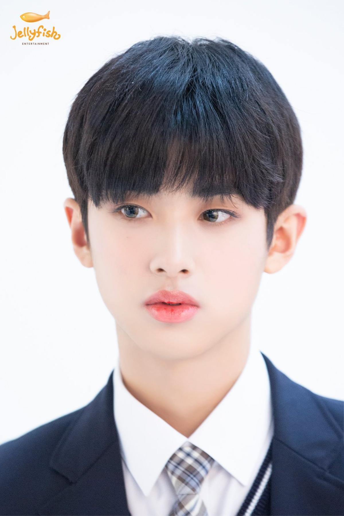 Khiến nam nhân rung động, 100 khoảnh khắc Kim Min Kyu (Produce X 101) xinh hơn idol nữ khi quảng cáo son phấn Ảnh 48