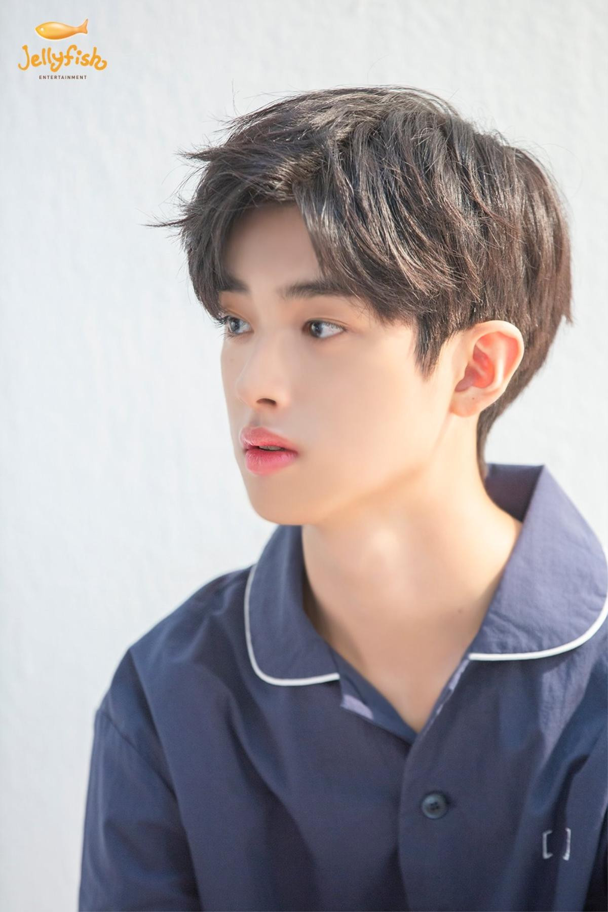 Khiến nam nhân rung động, 100 khoảnh khắc Kim Min Kyu (Produce X 101) xinh hơn idol nữ khi quảng cáo son phấn Ảnh 1