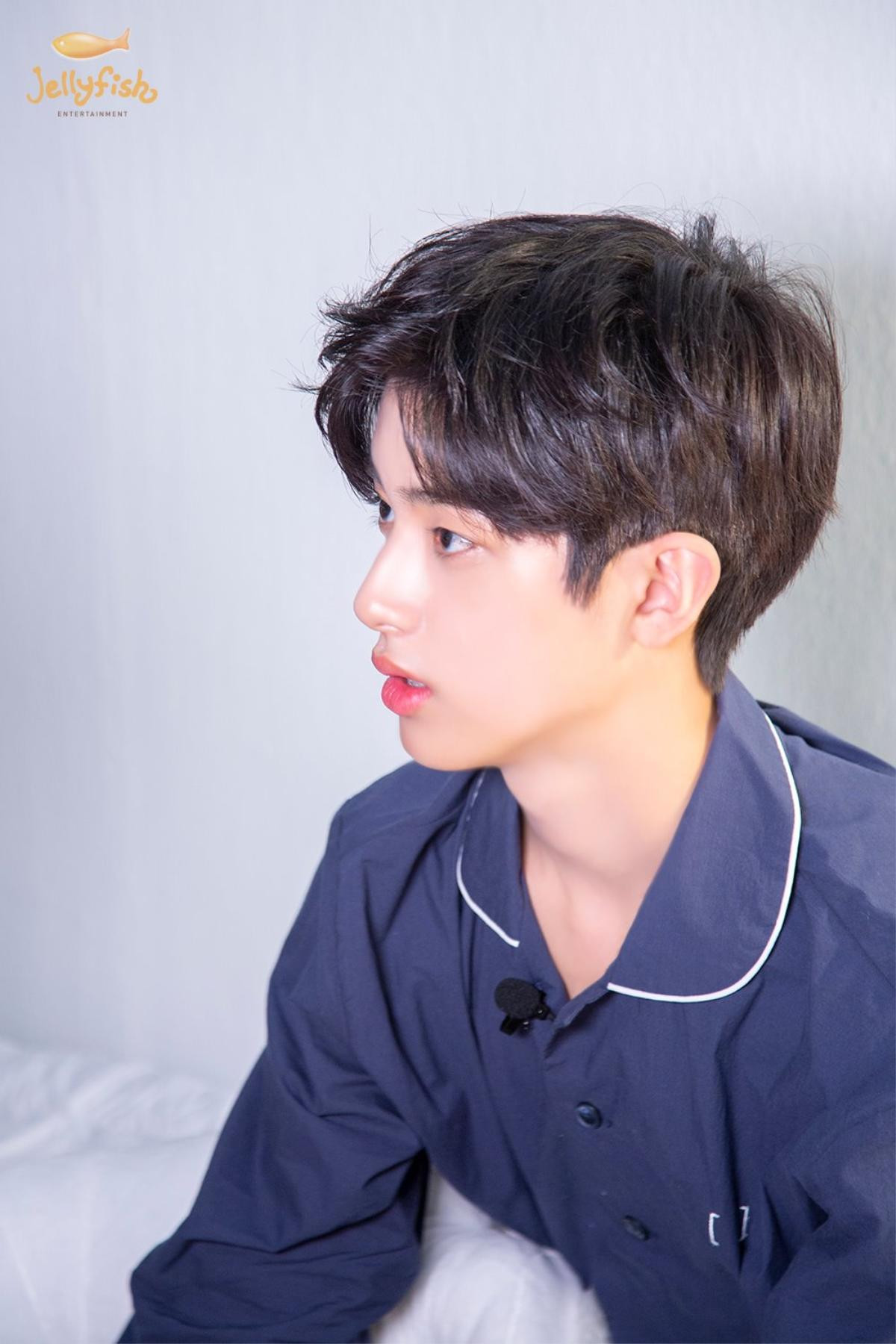 Khiến nam nhân rung động, 100 khoảnh khắc Kim Min Kyu (Produce X 101) xinh hơn idol nữ khi quảng cáo son phấn Ảnh 2