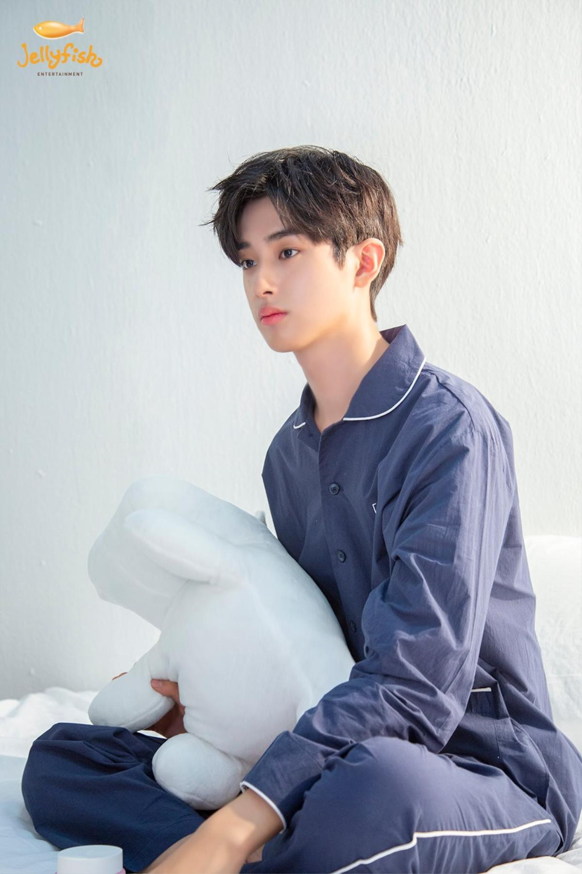 Khiến nam nhân rung động, 100 khoảnh khắc Kim Min Kyu (Produce X 101) xinh hơn idol nữ khi quảng cáo son phấn Ảnh 5