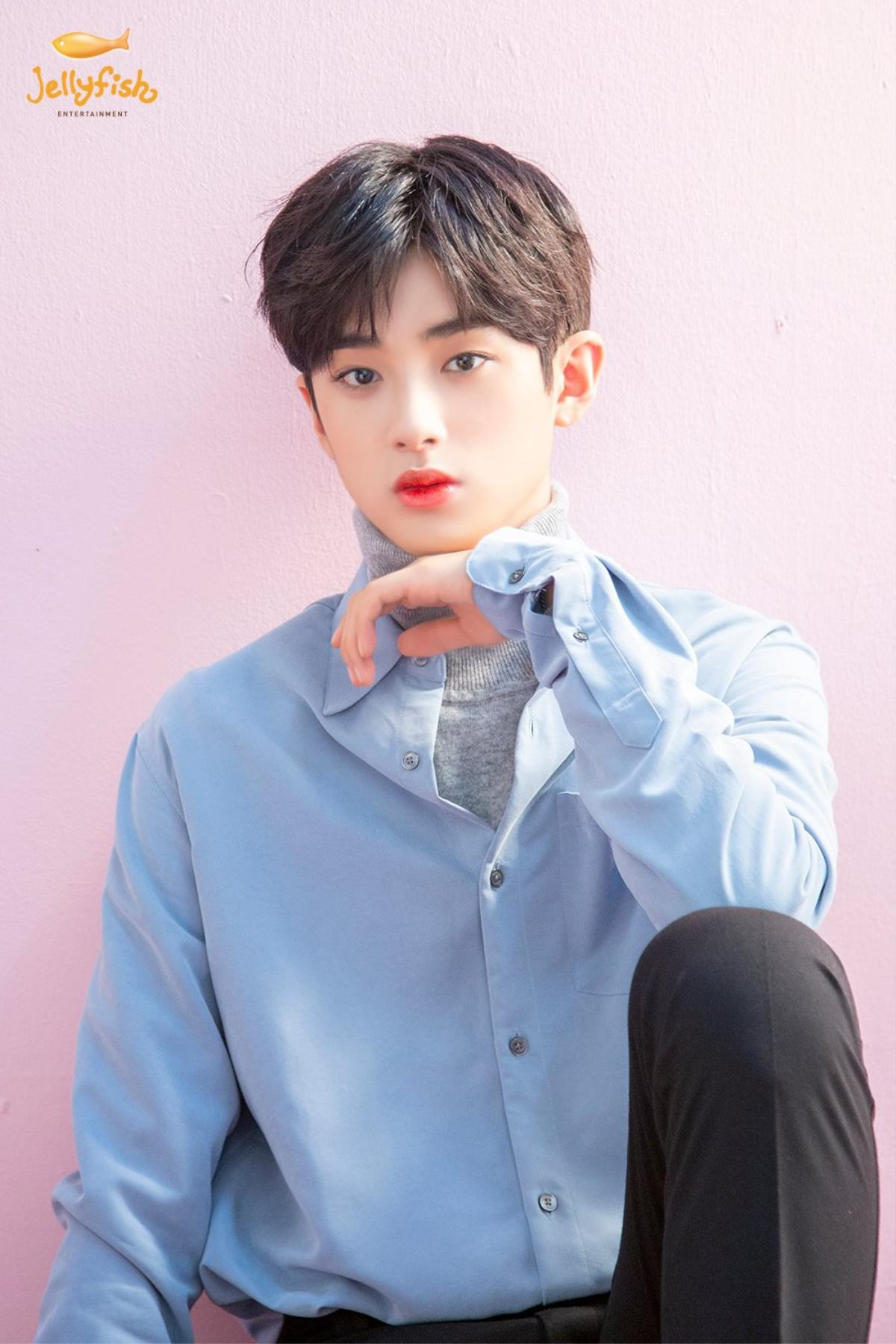 Khiến nam nhân rung động, 100 khoảnh khắc Kim Min Kyu (Produce X 101) xinh hơn idol nữ khi quảng cáo son phấn Ảnh 25