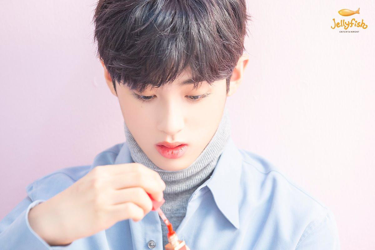 Khiến nam nhân rung động, 100 khoảnh khắc Kim Min Kyu (Produce X 101) xinh hơn idol nữ khi quảng cáo son phấn Ảnh 29