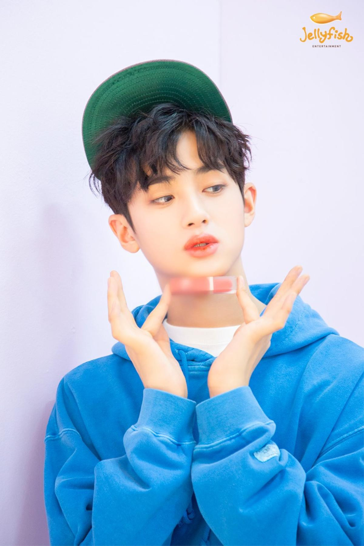 Khiến nam nhân rung động, 100 khoảnh khắc Kim Min Kyu (Produce X 101) xinh hơn idol nữ khi quảng cáo son phấn Ảnh 41