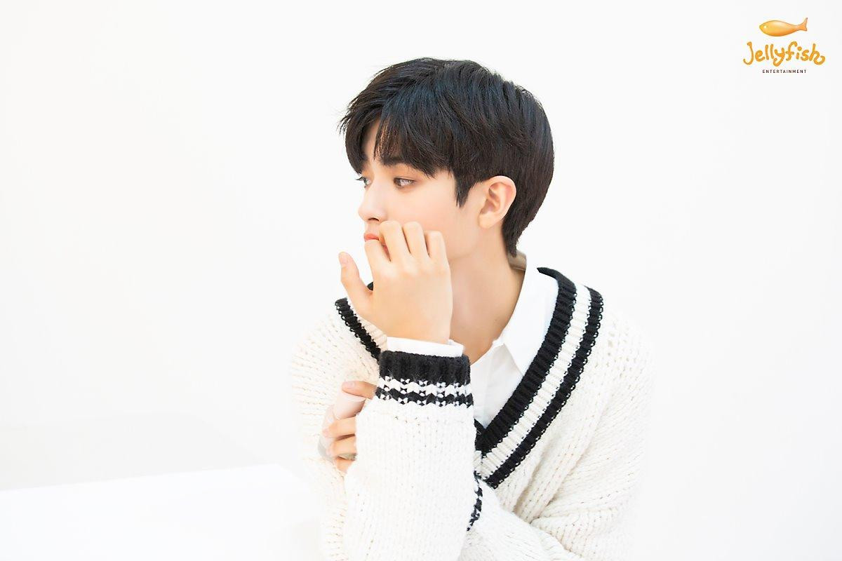 Khiến nam nhân rung động, 100 khoảnh khắc Kim Min Kyu (Produce X 101) xinh hơn idol nữ khi quảng cáo son phấn Ảnh 23