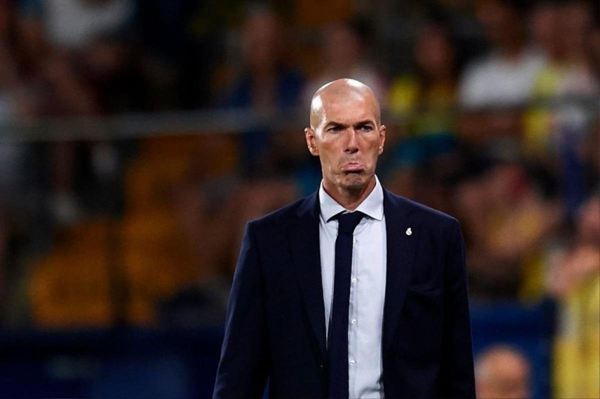 Để hoà đội dưới cơ, CĐV Real Madrid mỉa mai Zidane chỉ biết dựa hơi Ronaldo Ảnh 1