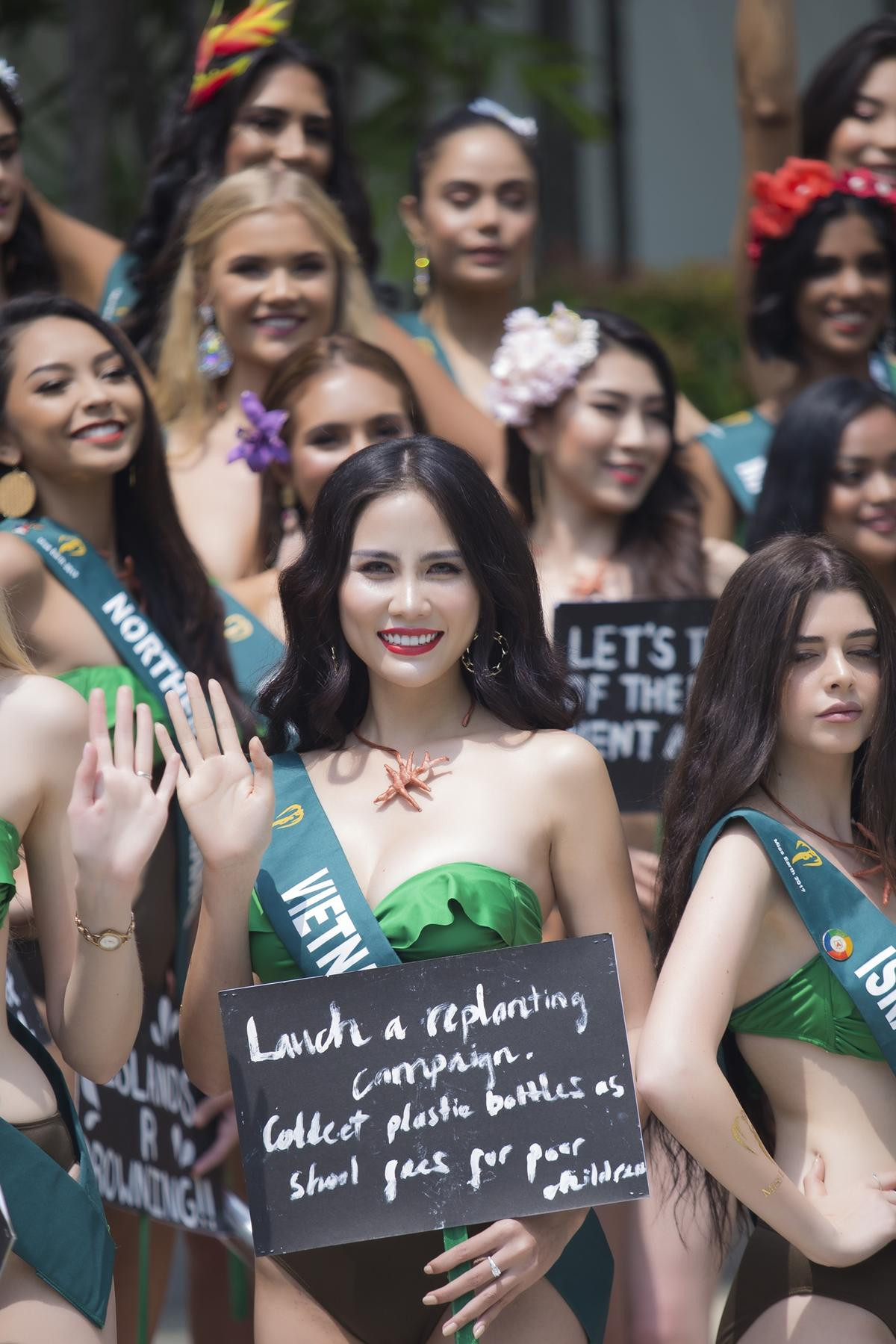 Á hậu Hoàng Hạnh diện bikini, nổi bật tại vị trí trung tâm ở Miss Earth 2019 Ảnh 6