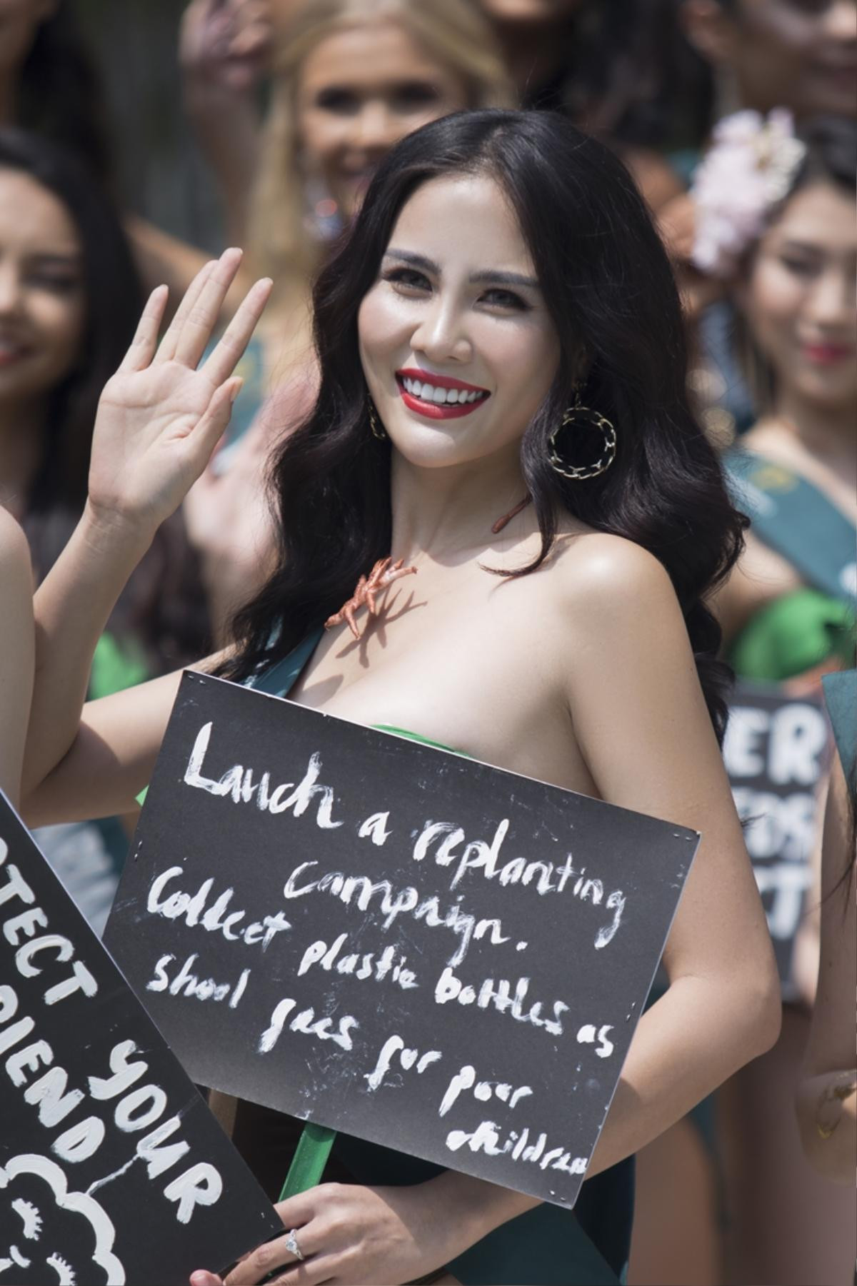 Á hậu Hoàng Hạnh diện bikini, nổi bật tại vị trí trung tâm ở Miss Earth 2019 Ảnh 7