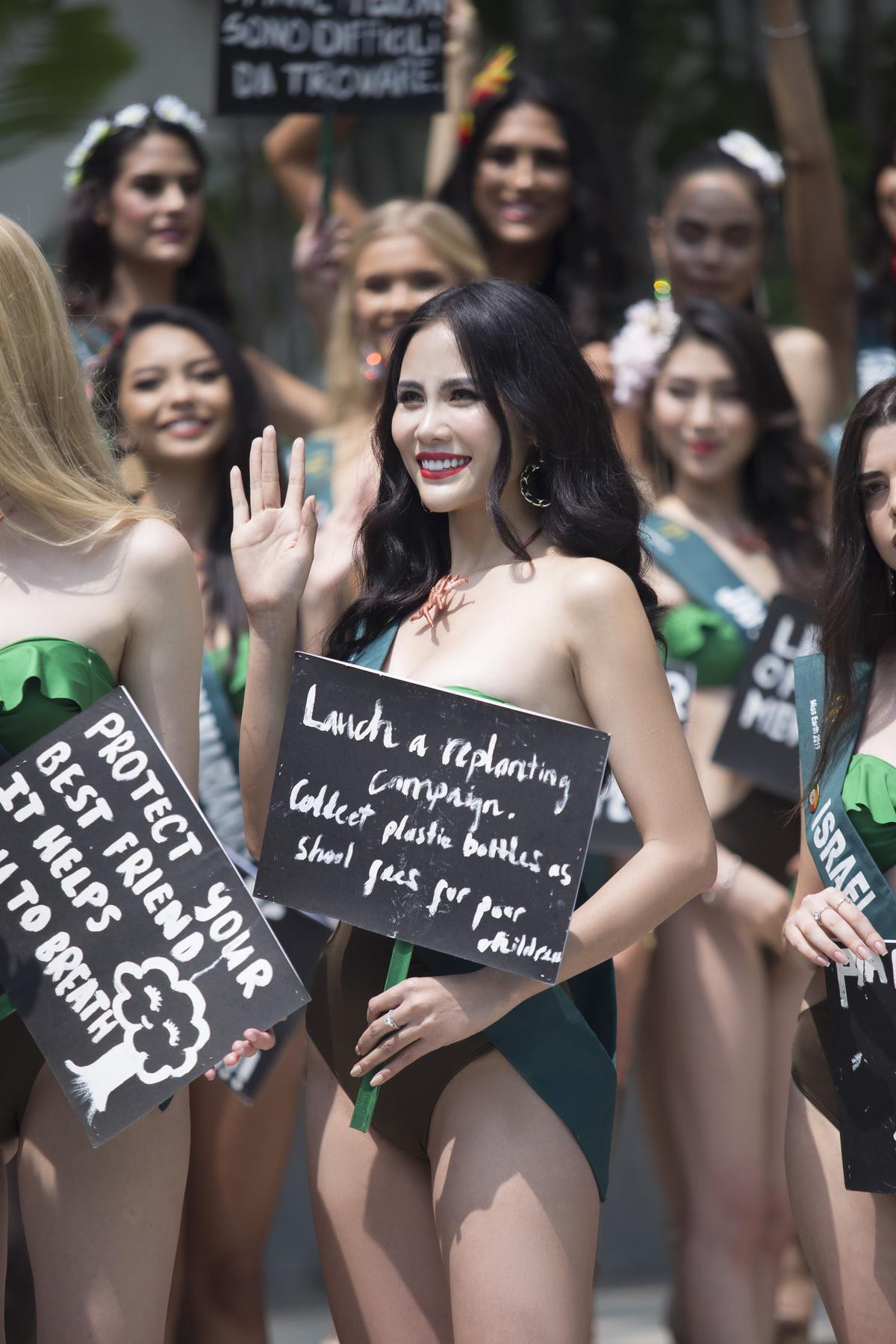 Á hậu Hoàng Hạnh diện bikini, nổi bật tại vị trí trung tâm ở Miss Earth 2019 Ảnh 8