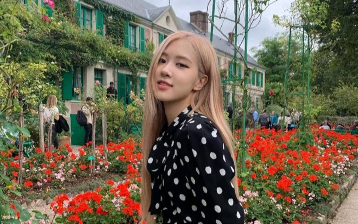 Rosé (BLACKPINK) đăng tải hình chụp đẹp như hoa trên Instagram Ảnh 1