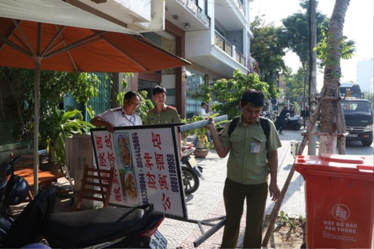 Đà Nẵng: Xử phạt 30 nhà hàng, khách sạn ghi bảng hiệu quảng cáo toàn chữ nước ngoài Ảnh 1