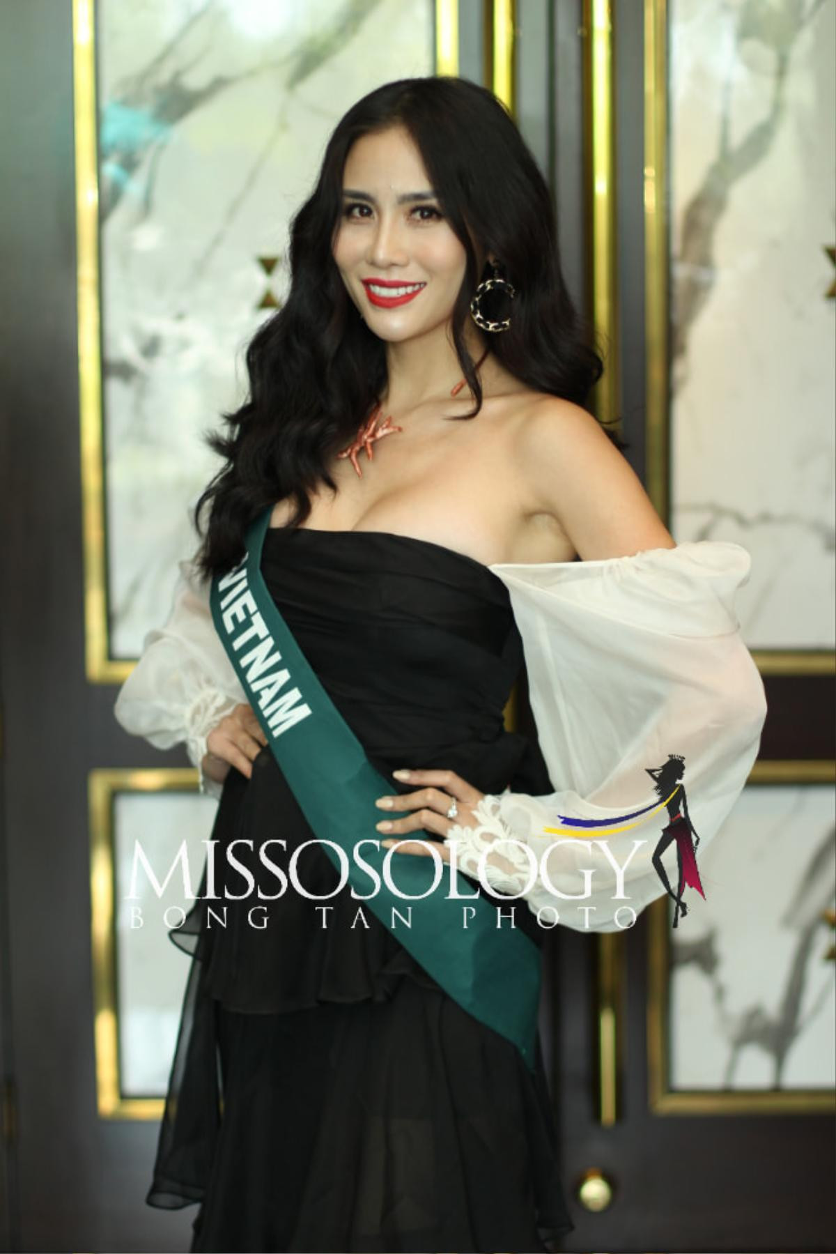 Hoàng Hạnh nỗ lực nói tiếng Anh, tự hào giới thiệu ý nghĩa của hoa sen tại Miss Earth 2019 Ảnh 1