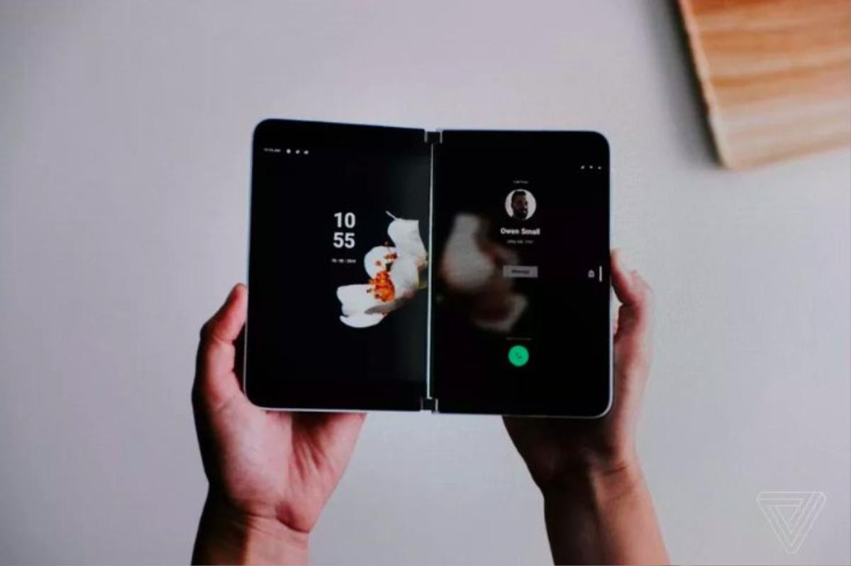 Microsoft sắp ra mắt smartphone hai màn hình chạy Android Ảnh 1