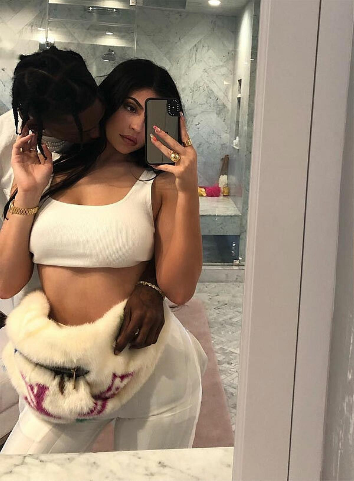 Kylie Jenner đến gặp người yêu cũ trong đêm sau tin đồn chia tay Travis Scott Ảnh 13