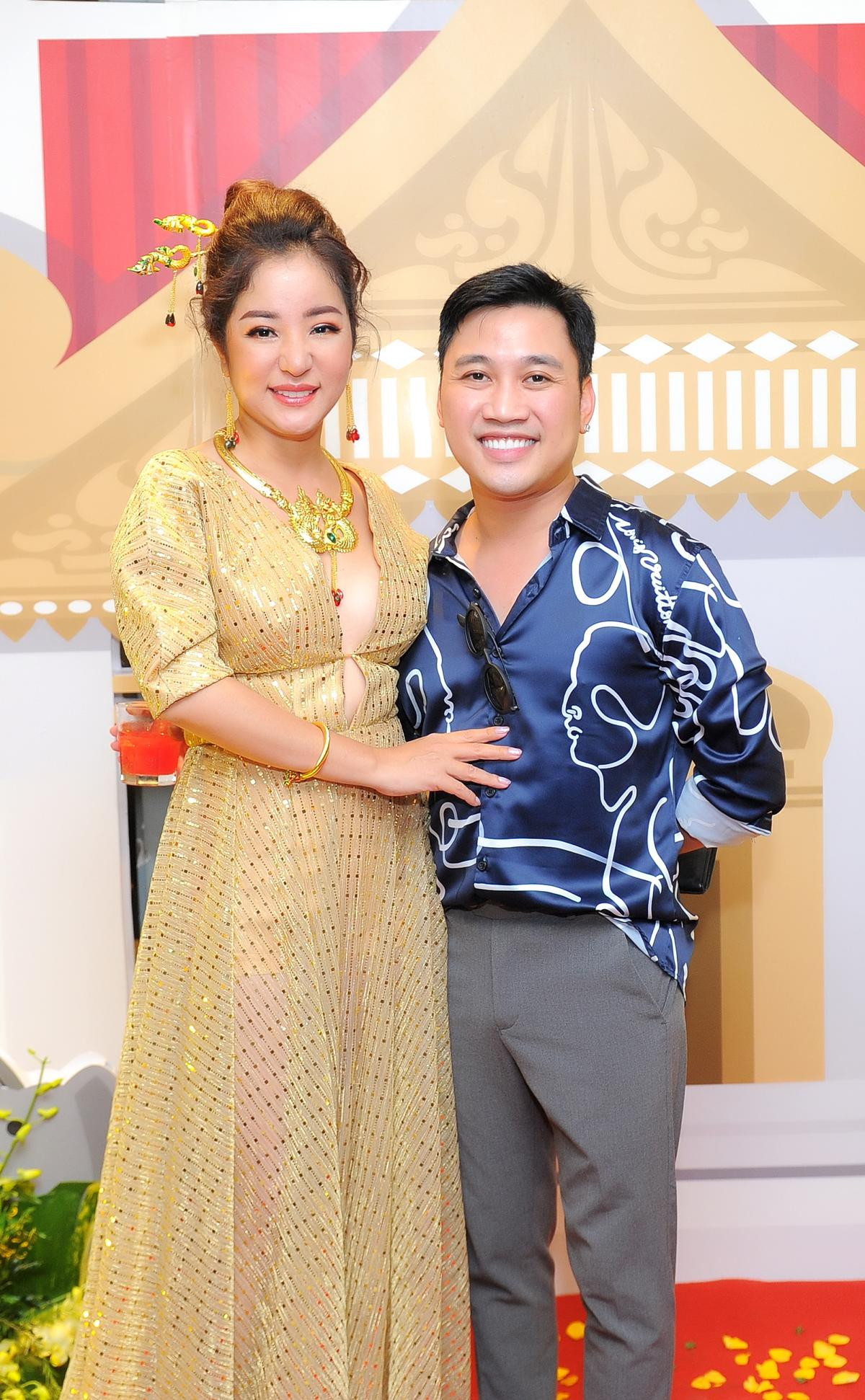 Thúy Nga chia sẻ lý do Việt Hương vắng mặt trong liveshow, đòi mượn Minh Nhí hột xoàn để trang trải Ảnh 7