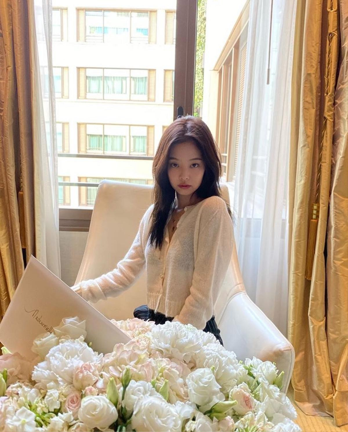 Knet chỉ trích khi Jennie (Blackpink) mặc áo xuyên thấu, tạo dáng gợi cảm Ảnh 5