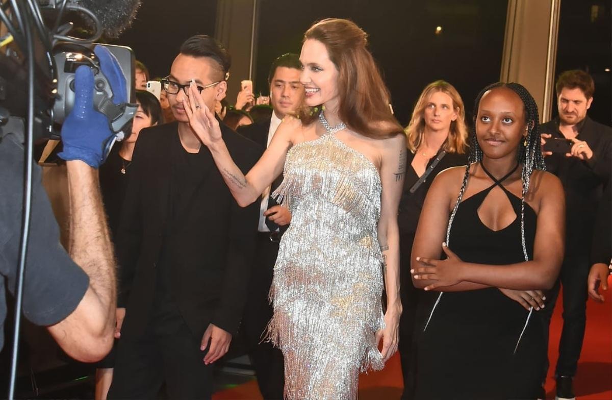 Angelina Jolie hạnh phúc hội ngộ con trai cả Maddox tại lễ ra mắt phim ở Nhật Bản Ảnh 2