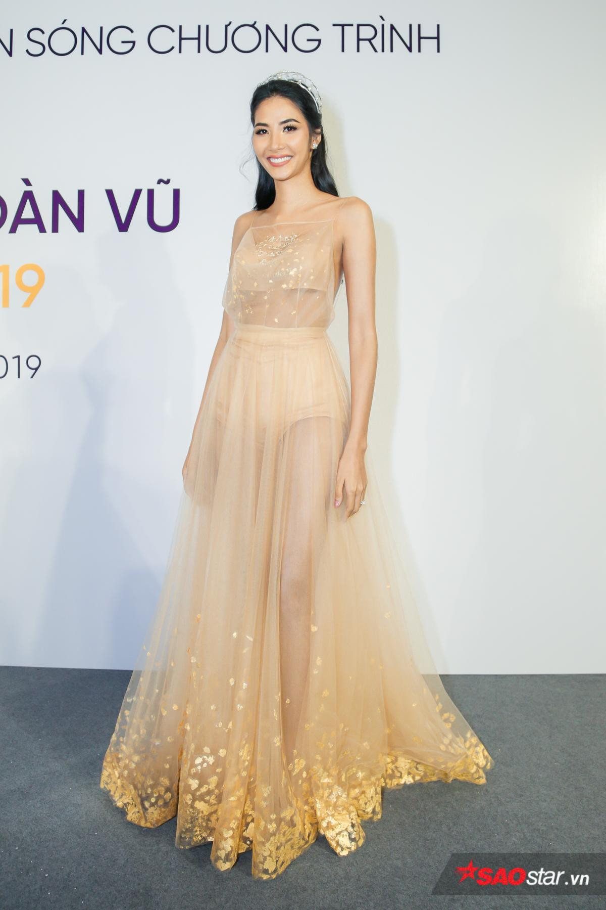 H'Hen Niê vắng mặt, Hoàng Thùy 'chiếm spotlight' hội ngộ Top 60 Miss Universe Vietnam 2019 Ảnh 2