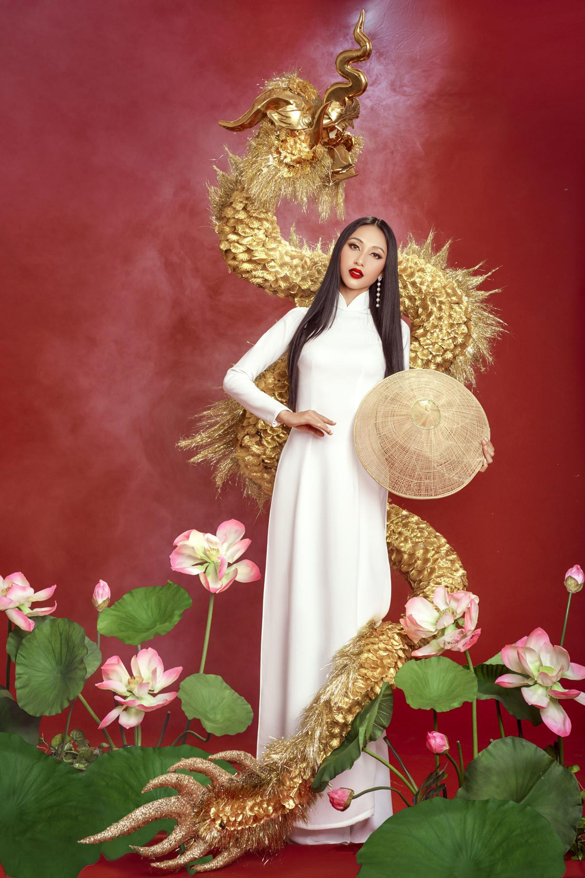 Thu Hiền diện áo dài trắng, mang rồng vàng quyền lực thi National Costume - Miss Asia Pacific Int' 2019 Ảnh 2