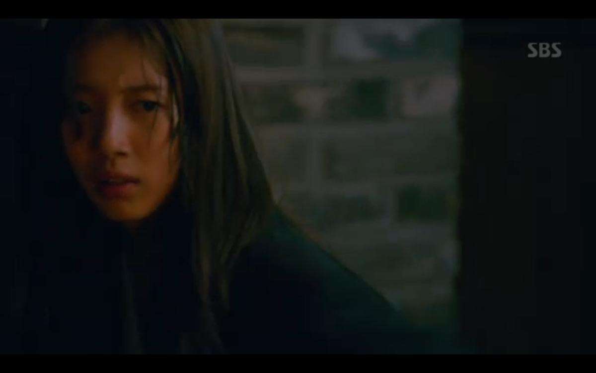 Phim'Vagabond' tập 5-6: Suzy cưỡng hôn Lee Seung Gi vì nhớ người tình Shin Sung Rok, tình tay ba bắt đầu? Ảnh 28