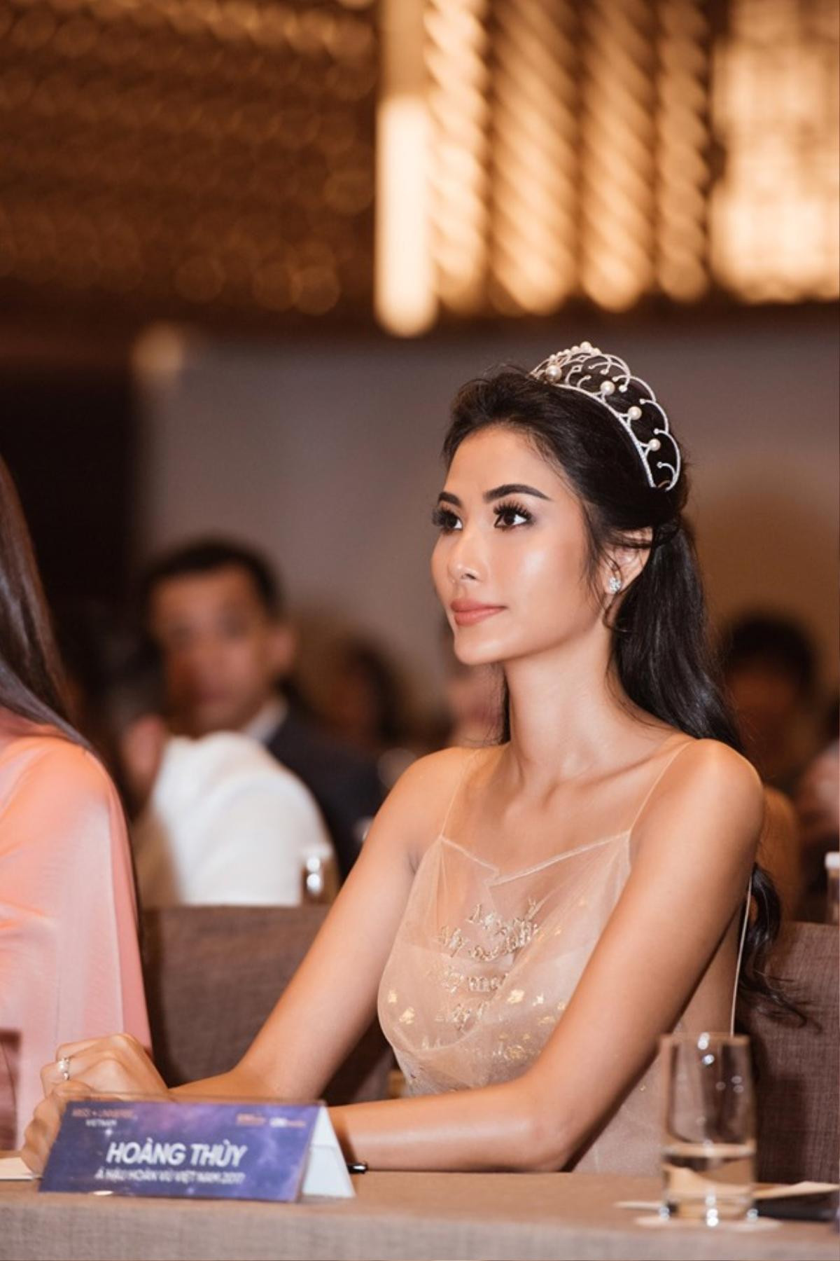 Hoàng Thùy: 'Tôi thích xem bảng dự đoán Miss Universe nhưng vẫn thế: 30 chưa phải là Tết' Ảnh 6