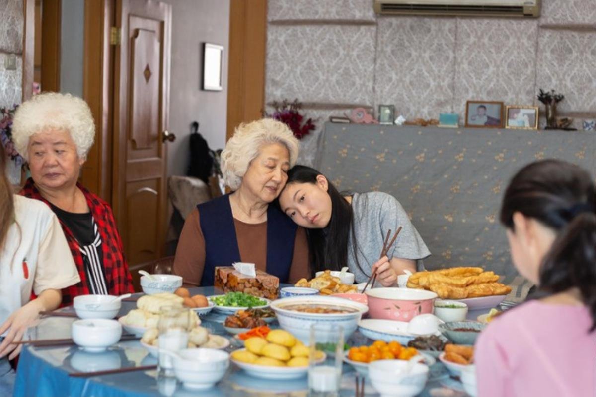 'The Farewell' - 'Cành cọ vàng' cho sự giao thoa văn hóa Mỹ - Trung? Ảnh 1