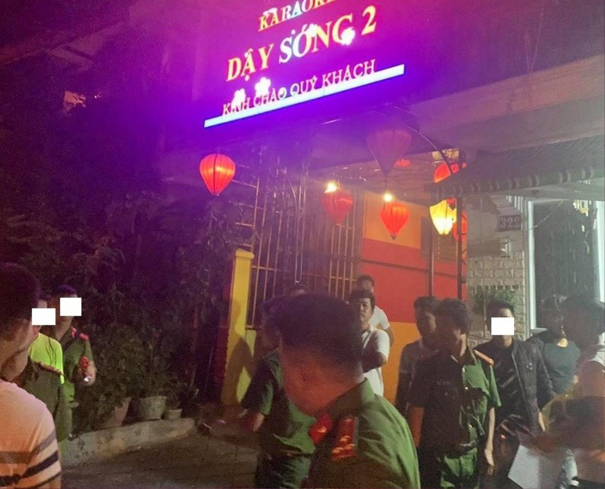 Cảnh sát phát hiện 25 nam nữ phê ma túy trong quán karaoke Dậy Sóng Ảnh 1