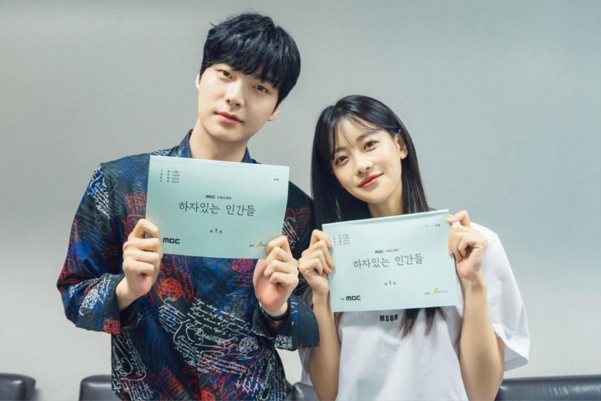 Knet: Goo Hye Sun nổi cơn ghen khi thấy Ahn Jae Hyun e ấp bên Oh Yeon Seo Ảnh 1