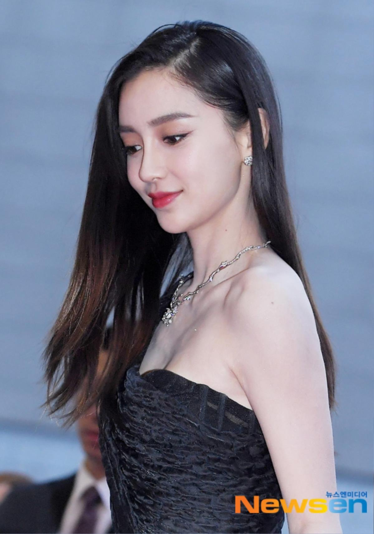 Thảm đỏ 'ACA 2019': Angela Baby 'dìm' nhan sắc Miss Korea 2019 và mỹ nhân Thái Lan, Knet ngợi khen hết lời Ảnh 17