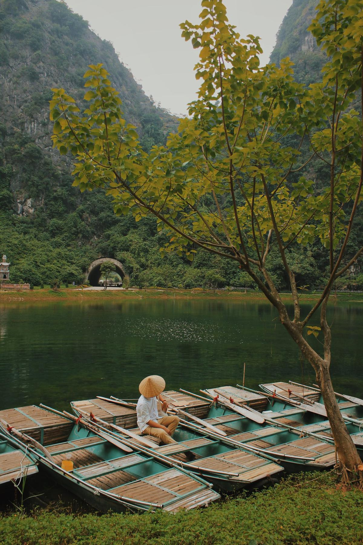 Chiêm ngưỡng mùa thu Ninh Bình lãng mạn với 'nghìn lẻ một' góc chụp tuyệt đẹp qua ống kính travel blogger nổi tiếng Ảnh 15