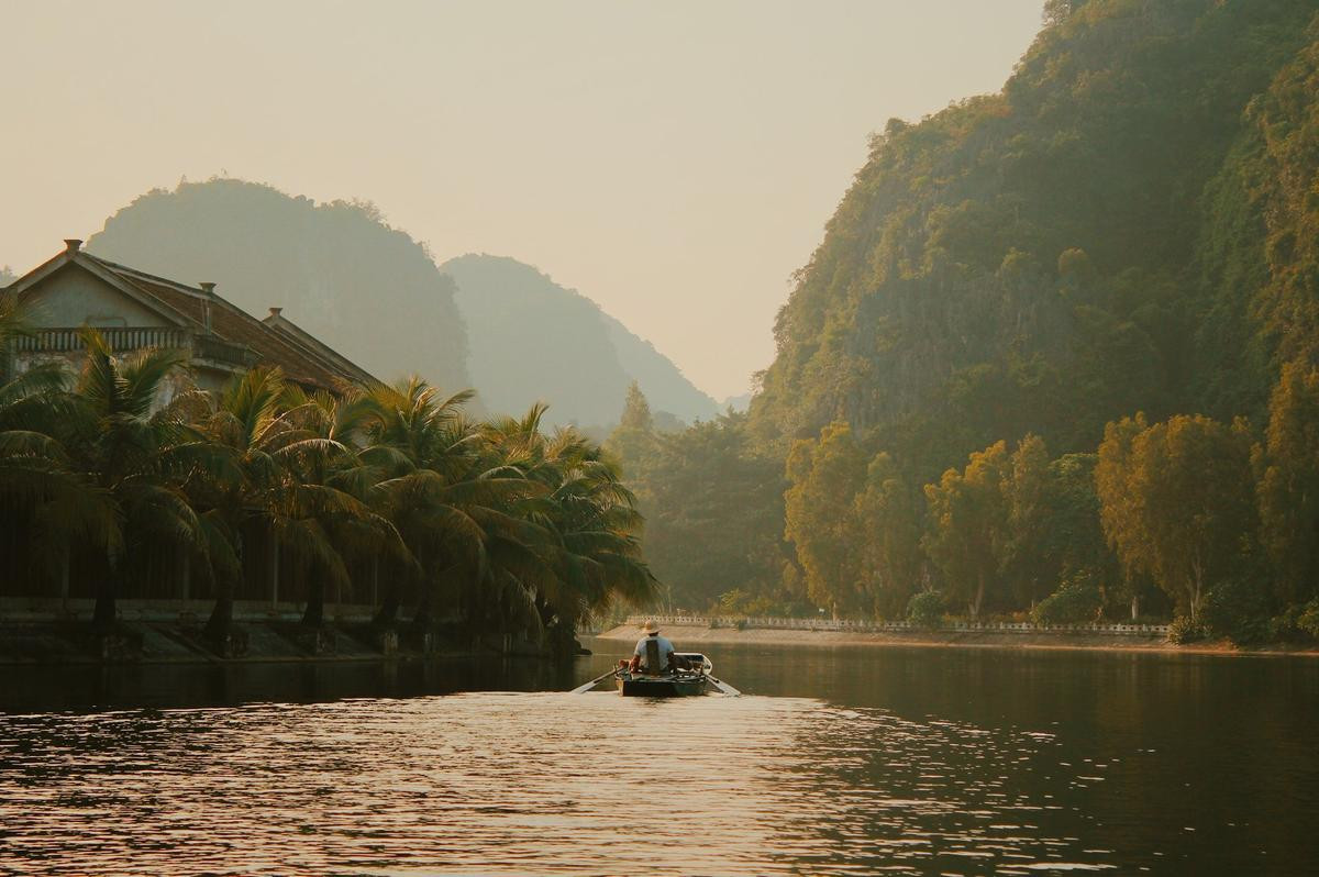 Chiêm ngưỡng mùa thu Ninh Bình lãng mạn với 'nghìn lẻ một' góc chụp tuyệt đẹp qua ống kính travel blogger nổi tiếng Ảnh 3