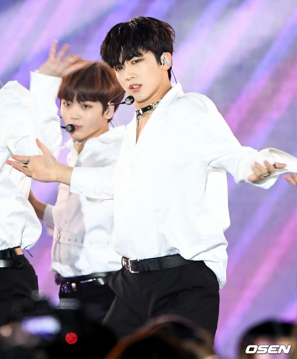 'SMUF K-POP 2019': Kim Kook Heon - Song Yoo Bin tái hợp cùng X1, bất ngờ trình diễn 'MOVE' của 'Produce X 101' Ảnh 8