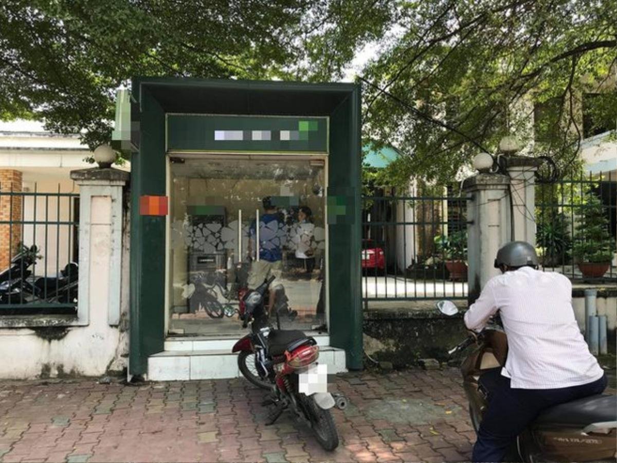 Cô gái 18 tuổi bị người đàn ông khống chế cướp tiền tại cây ATM ở Bình Dương Ảnh 1