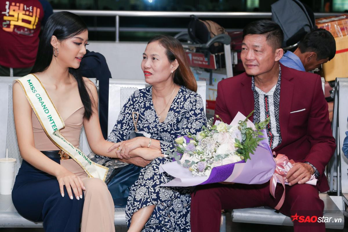 Kiều Loan đẹp rạng rỡ, được bố mẹ và 'người yêu' Tường San tiễn đi thi Miss Grand Int' 2019 Ảnh 6