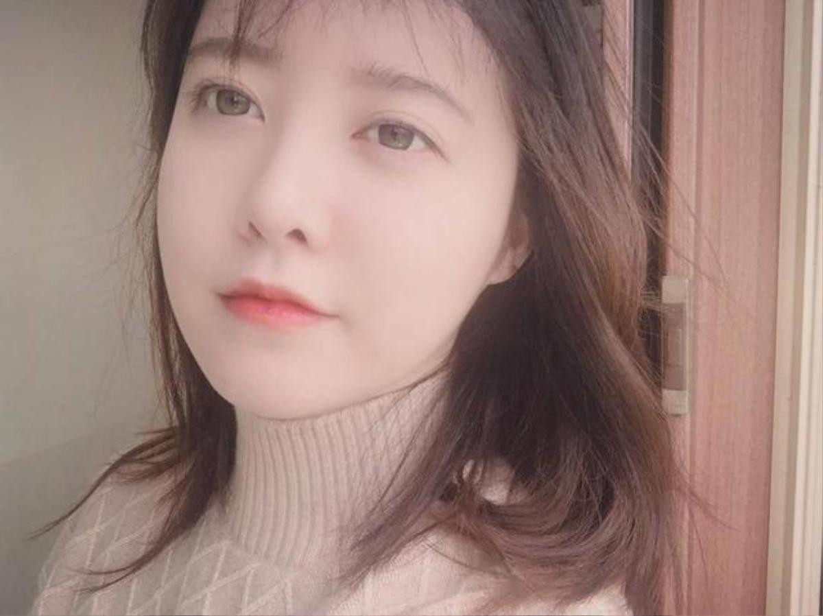 Goo Hye Sun đăng ảnh mới trên Instagram, dân mạng Trung nghi ngờ đang lợi dụng để bán sách Ảnh 1