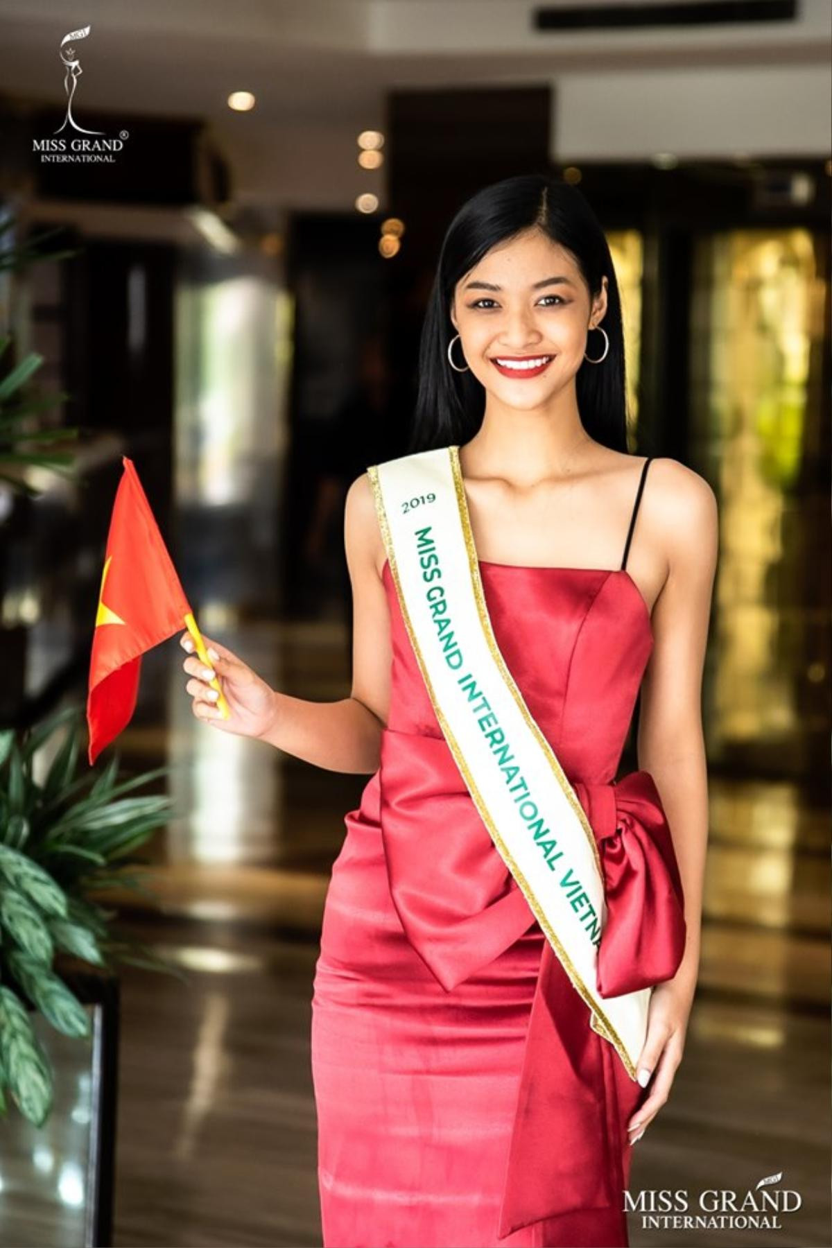 Fan Việt 'than trời' cho rằng Kiều Loan bị chuyên gia make up của Miss Grand International 'dìm hàng' Ảnh 10