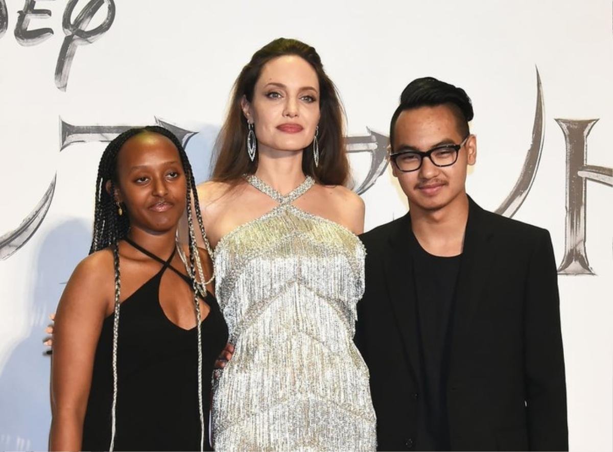 Theo mẹ Angelina Jolie đi khắp các sự kiện, con gái nuôi 14 tuổi khoe luôn BST trang sức tự thiết kế Ảnh 7