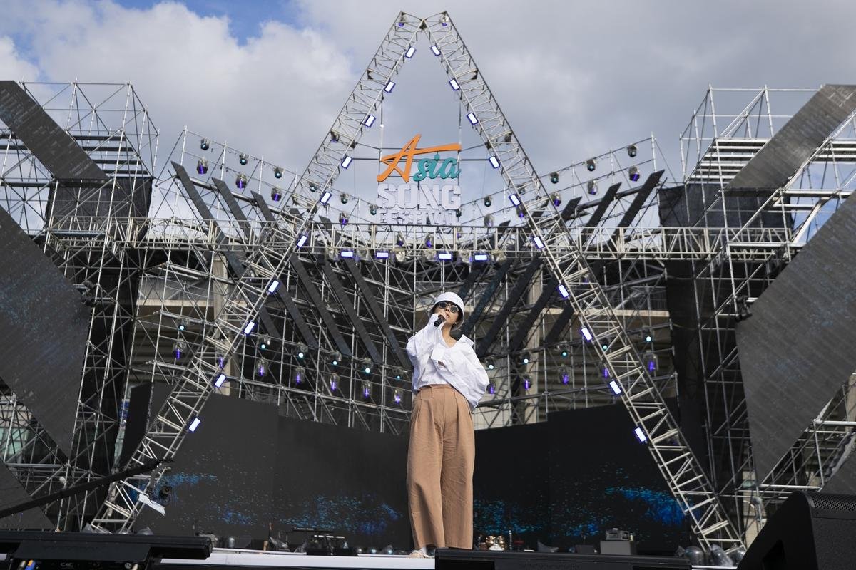 Vũ Cát Tường được đài truyền hình MBC Hàn Quốc phỏng vấn trước giờ G Asia Song Festival 2019 Ảnh 4