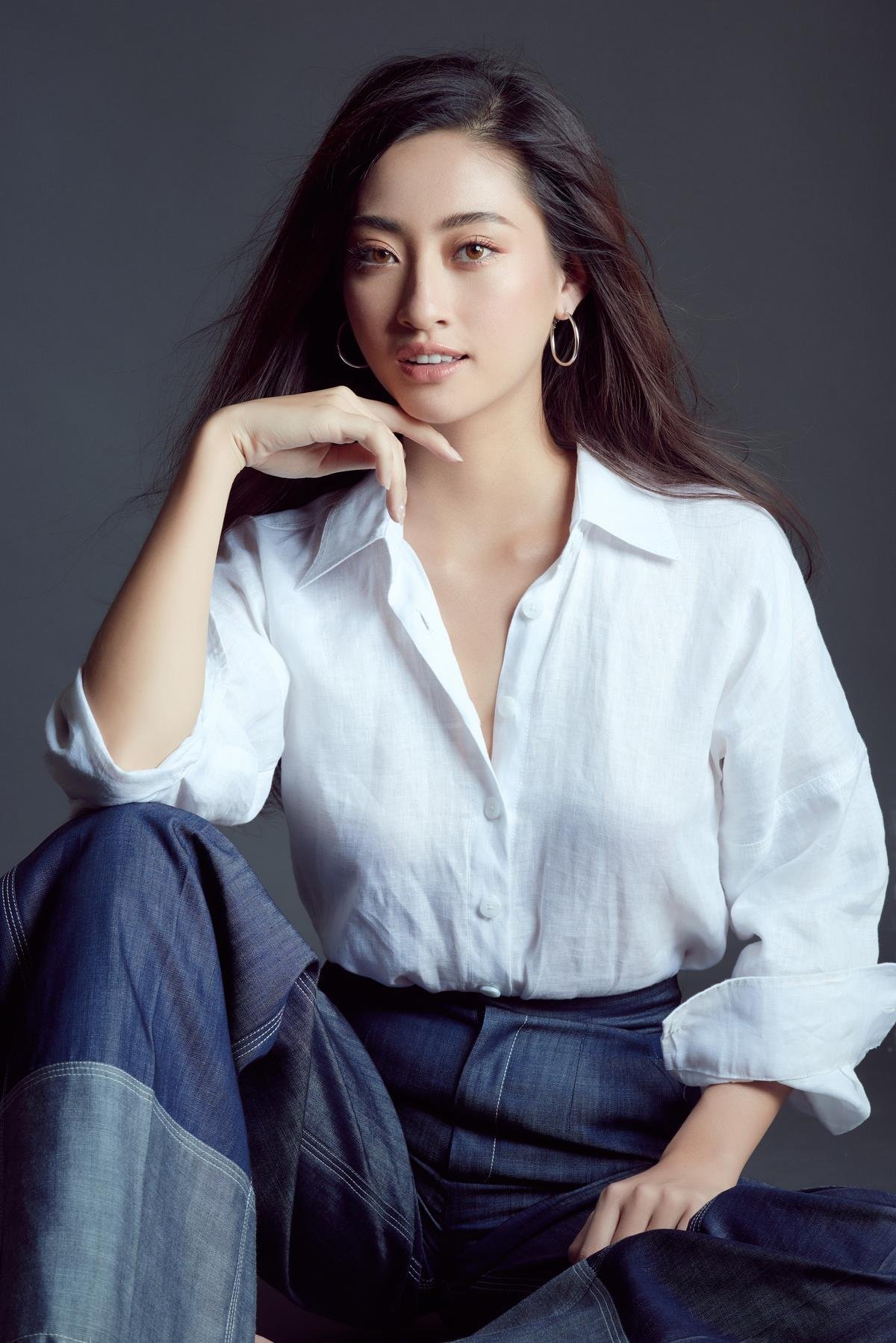 Lương Thùy Linh thể hiện đẳng cấp Miss World Vietnam 2019: Diện đồ basic vẫn 'thần thái' ngời ngời! Ảnh 1