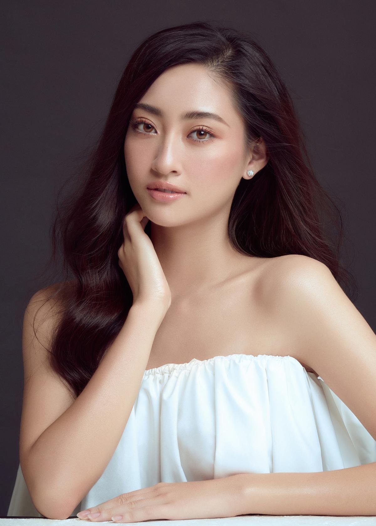 Lương Thùy Linh thể hiện đẳng cấp Miss World Vietnam 2019: Diện đồ basic vẫn 'thần thái' ngời ngời! Ảnh 2