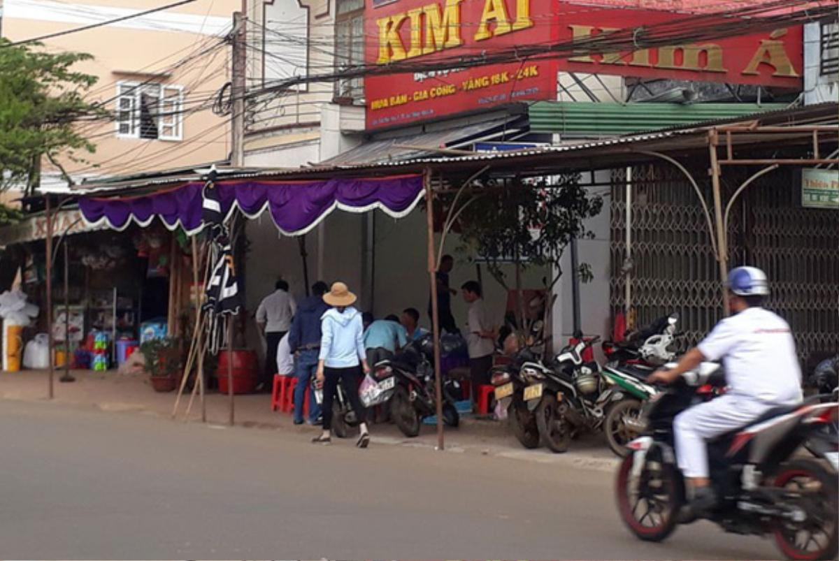 Con trai chủ tiệm vàng tử vong trong phòng ngủ, đầu trùm túi nilon, cổ quấn kín bằng băng keo Ảnh 1