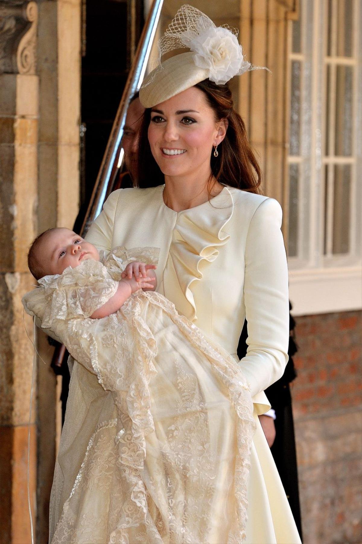 Hành trình từ thường dân đến công nương hoàng gia được triệu người yêu mến của Kate Middleton Ảnh 18