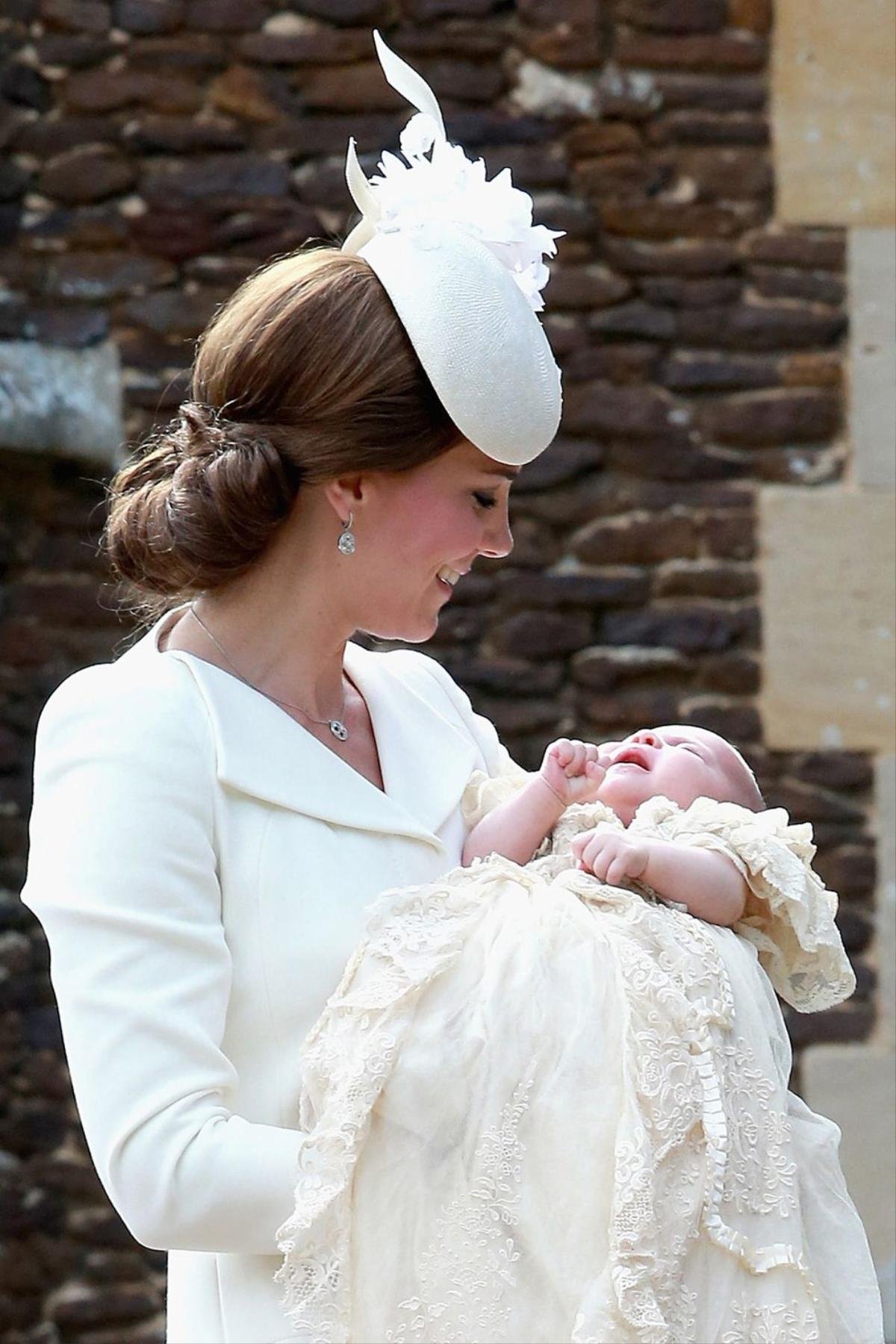 Hành trình từ thường dân đến công nương hoàng gia được triệu người yêu mến của Kate Middleton Ảnh 21