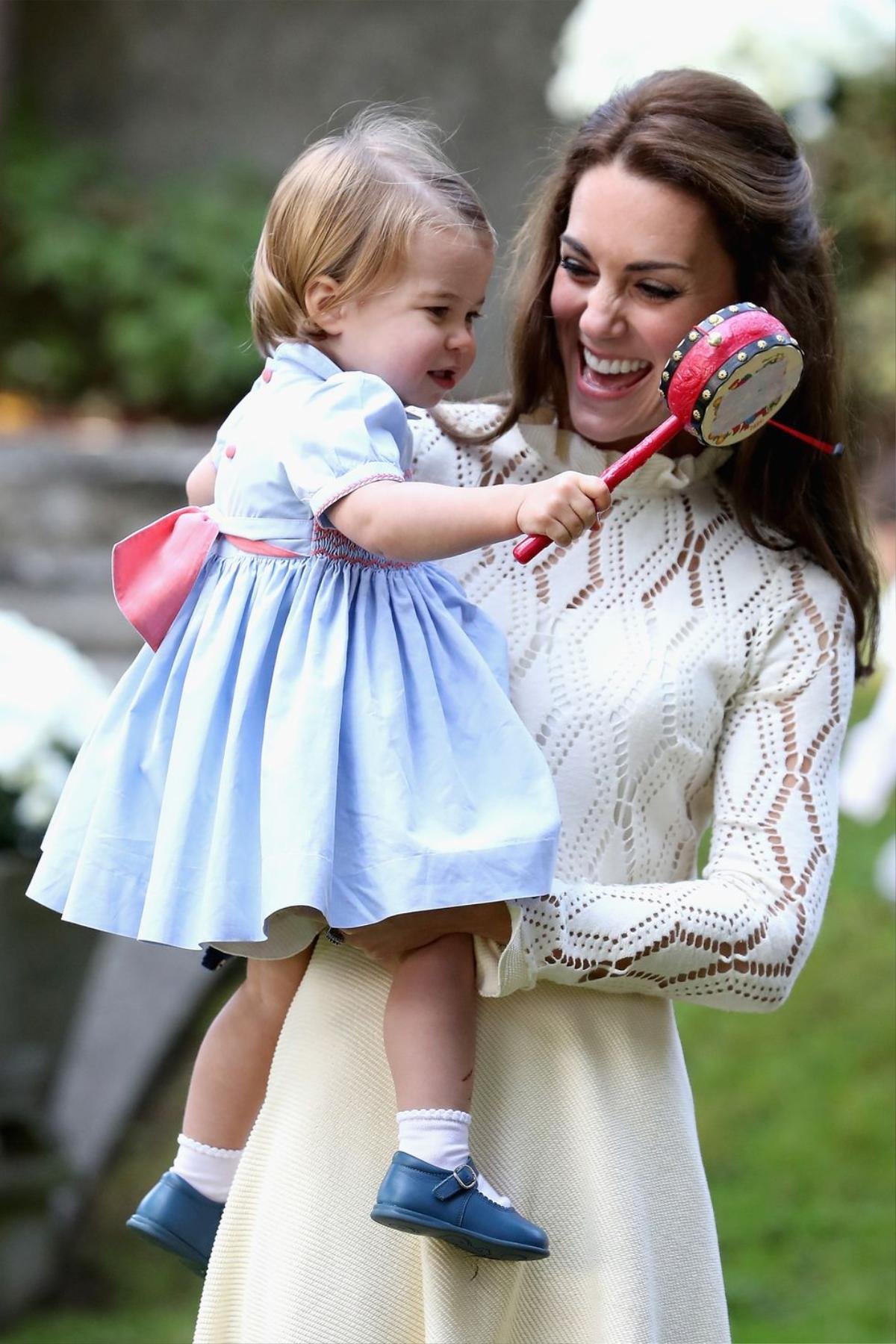 Hành trình từ thường dân đến công nương hoàng gia được triệu người yêu mến của Kate Middleton Ảnh 26