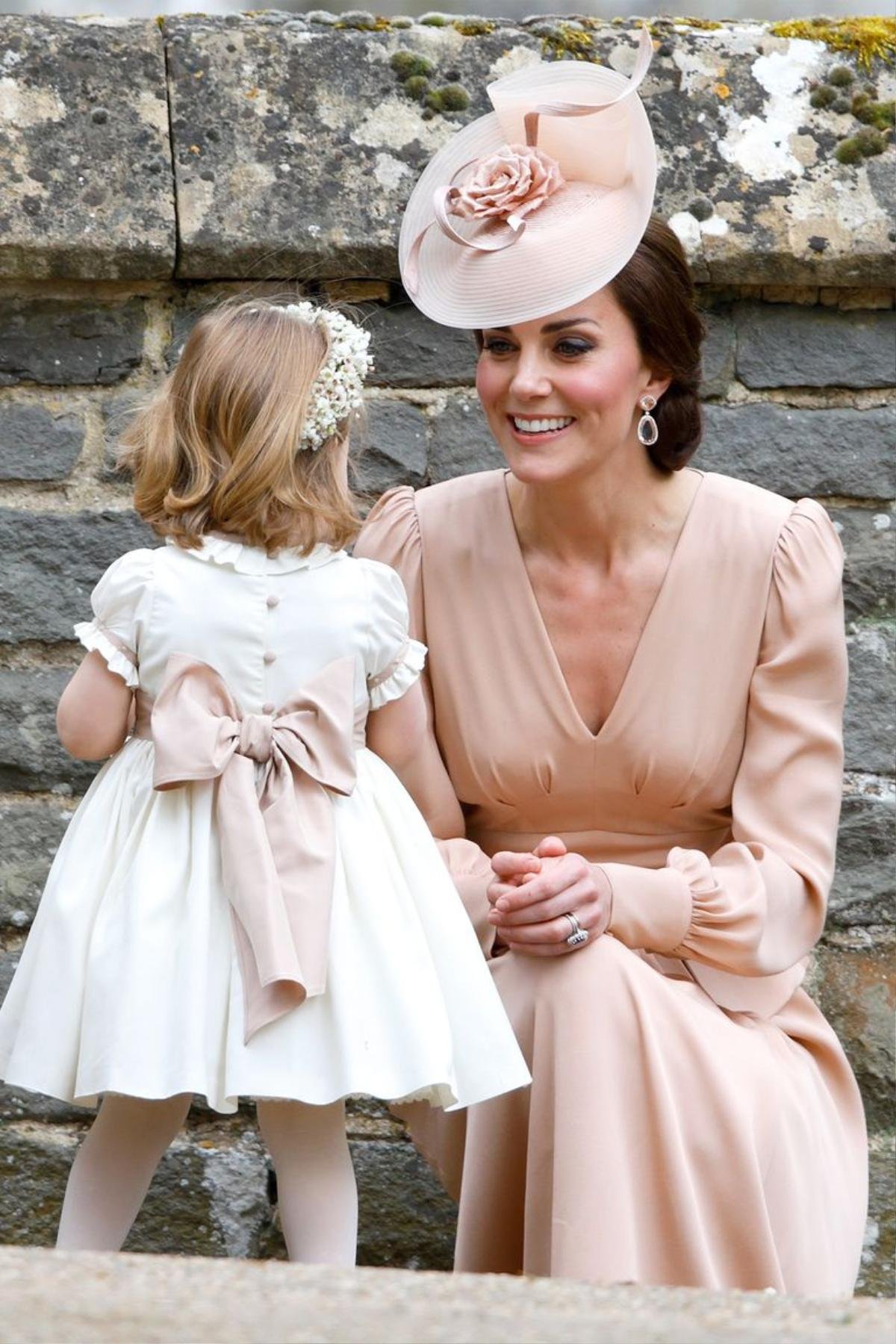 Hành trình từ thường dân đến công nương hoàng gia được triệu người yêu mến của Kate Middleton Ảnh 29