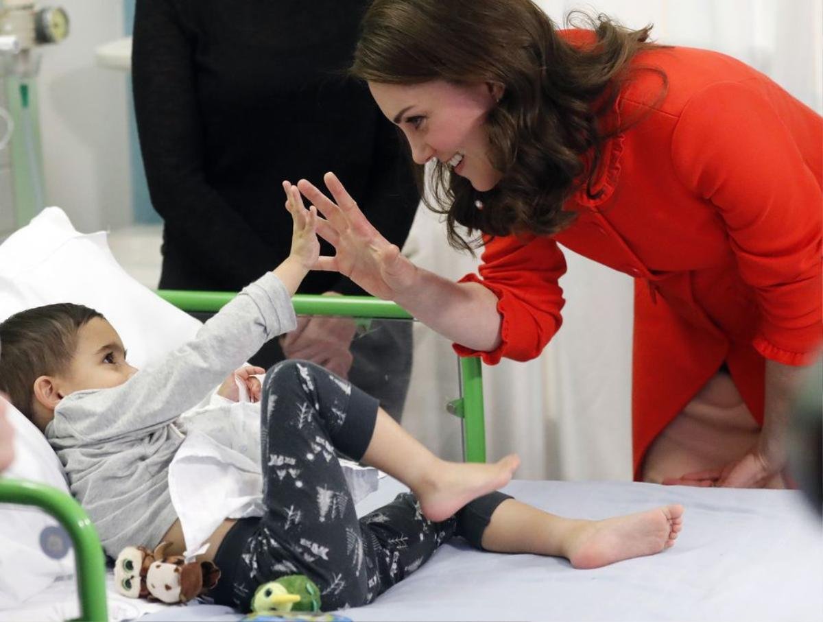 Hành trình từ thường dân đến công nương hoàng gia được triệu người yêu mến của Kate Middleton Ảnh 32