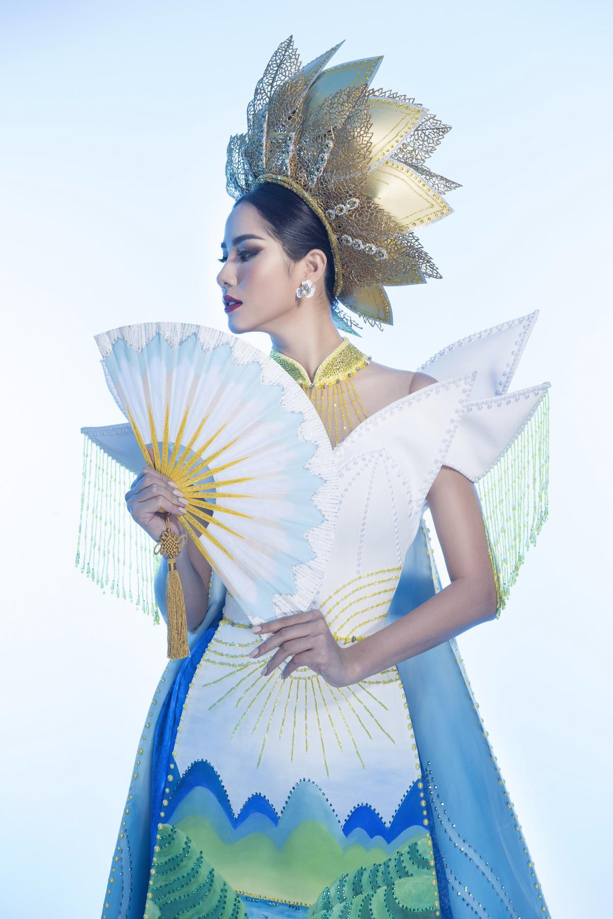 Hoàng Hạnh mang cả hồ sen lên trang phục dân tộc đính 5000 viên pha lê, quyết 'chặt banh' Miss Earth 2019 Ảnh 3