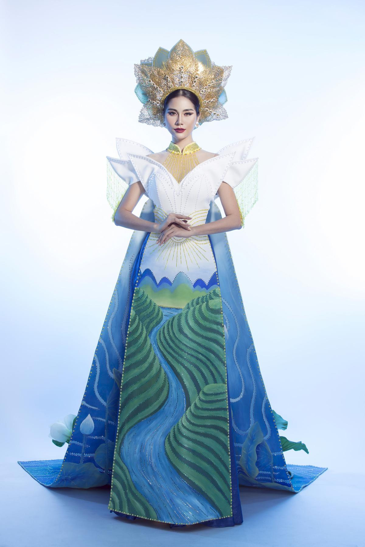 Hoàng Hạnh mang cả hồ sen lên trang phục dân tộc đính 5000 viên pha lê, quyết 'chặt banh' Miss Earth 2019 Ảnh 5