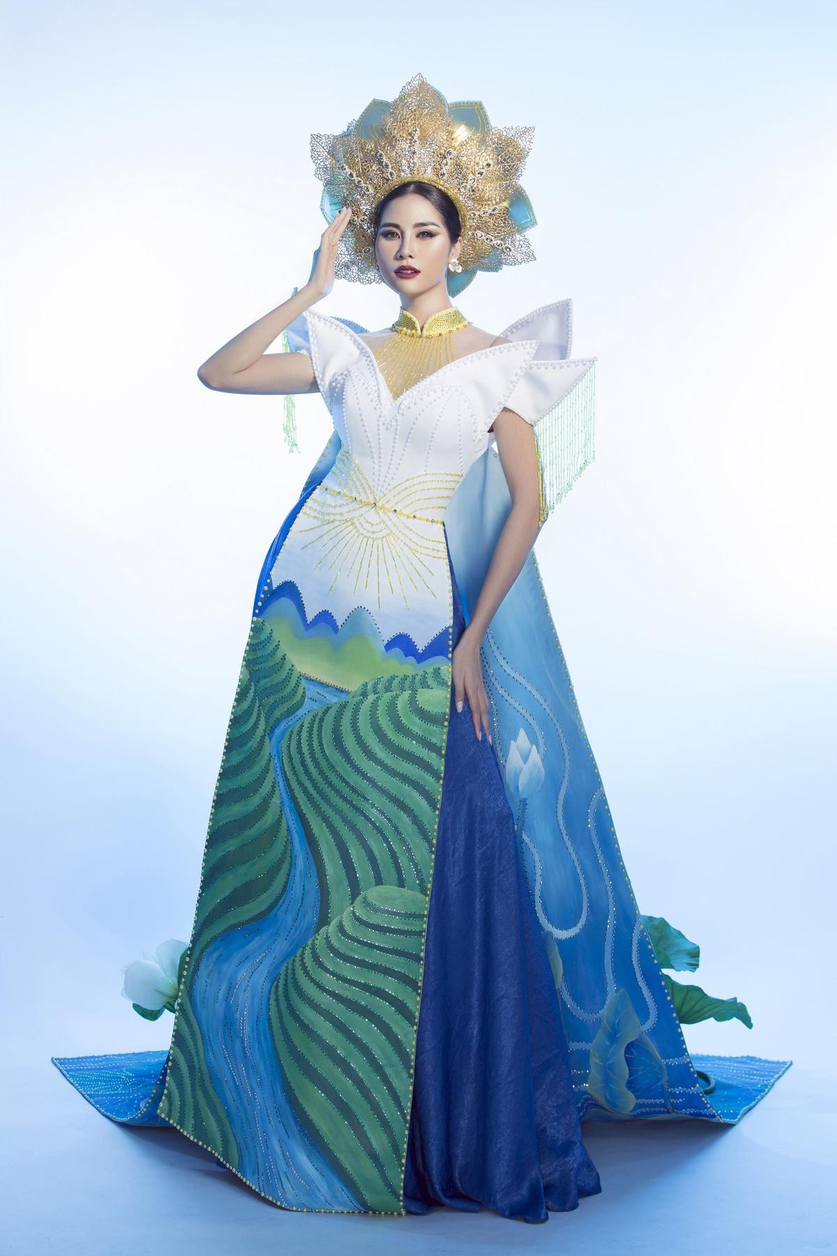 Hoàng Hạnh mang cả hồ sen lên trang phục dân tộc đính 5000 viên pha lê, quyết 'chặt banh' Miss Earth 2019 Ảnh 6